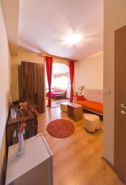 Hotel Piramida Podgorica Buitenkant foto