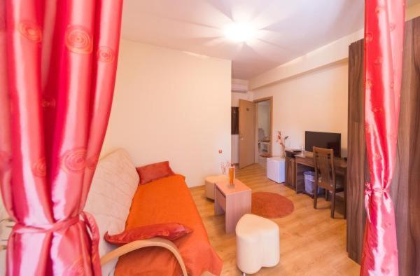 Hotel Piramida Podgorica Buitenkant foto